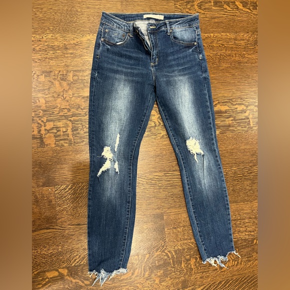 Ripped skinny jeans - Tractr Brand - size 27 / size 4 - barely worn - Picture 2 of 8